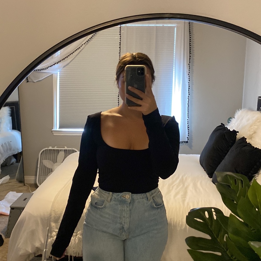 Aritzia-Babaton Black Long Sleeve Top